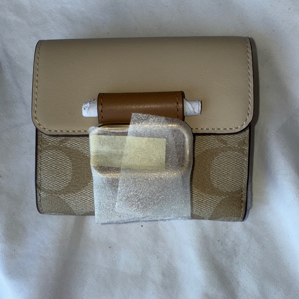 NWT - Coach wallet.